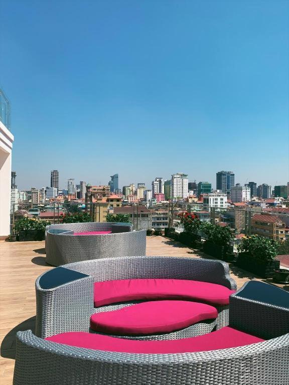 V Boutique Hotel Phnom Penh Extérieur photo